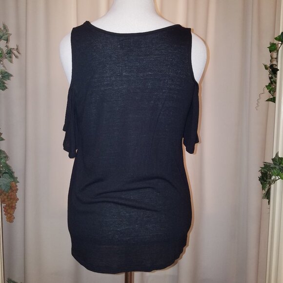 Mudd black cold shoulder top w floral design M - Picture 4 of 4